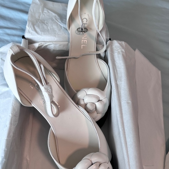 Chanel CC Logo Mary Jane . - Picture 5 of 13